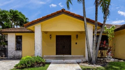 A house that an owner can sell for cash in Holiday, FL