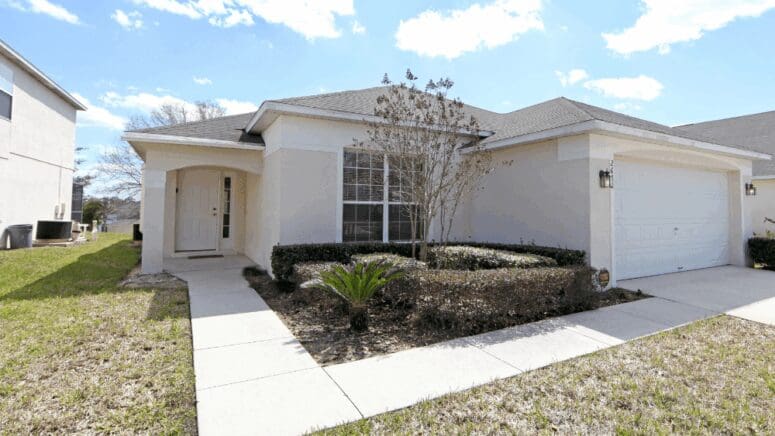 A house that an owner might sell to we buy houses companies in Hawthorne