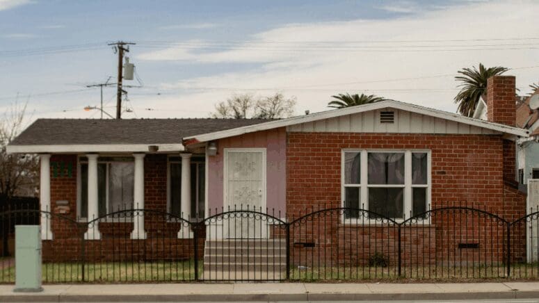A house that can be sold for cash in Schaumburg