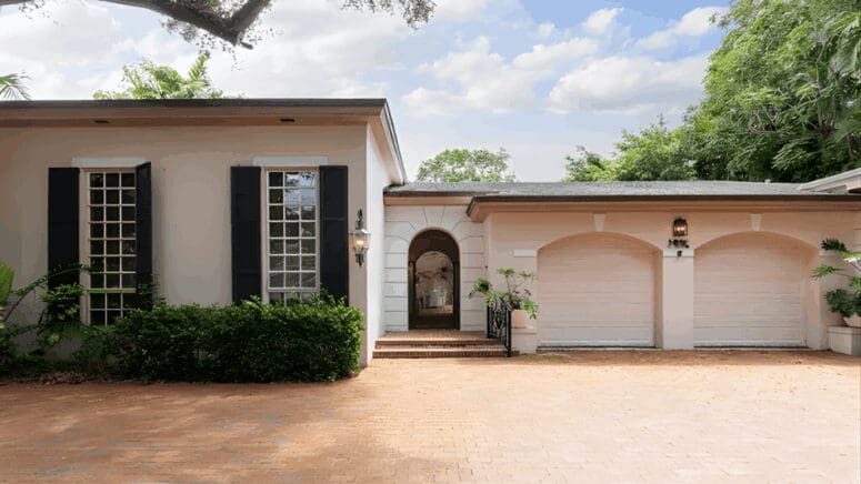 A house that can be sold as is in Los Angeles< CA